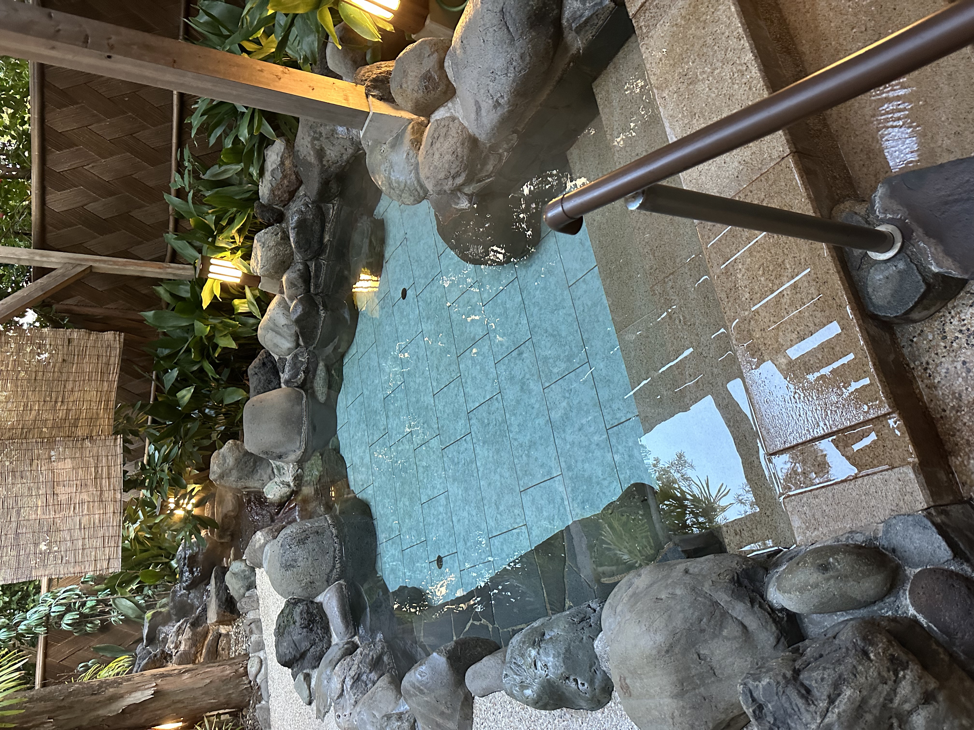 私密温泉与自然疗愈